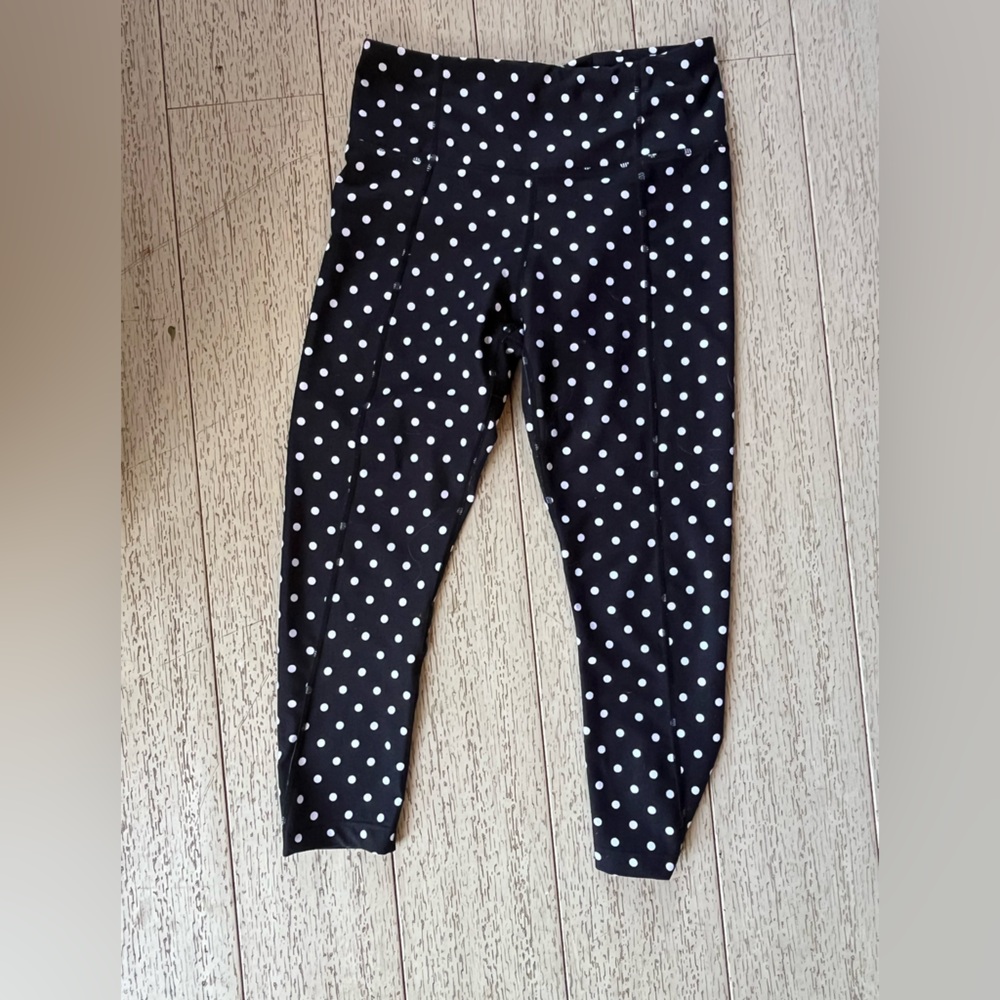 Adoreable Kira Grace Black Capri Lola Dot leggings Med
